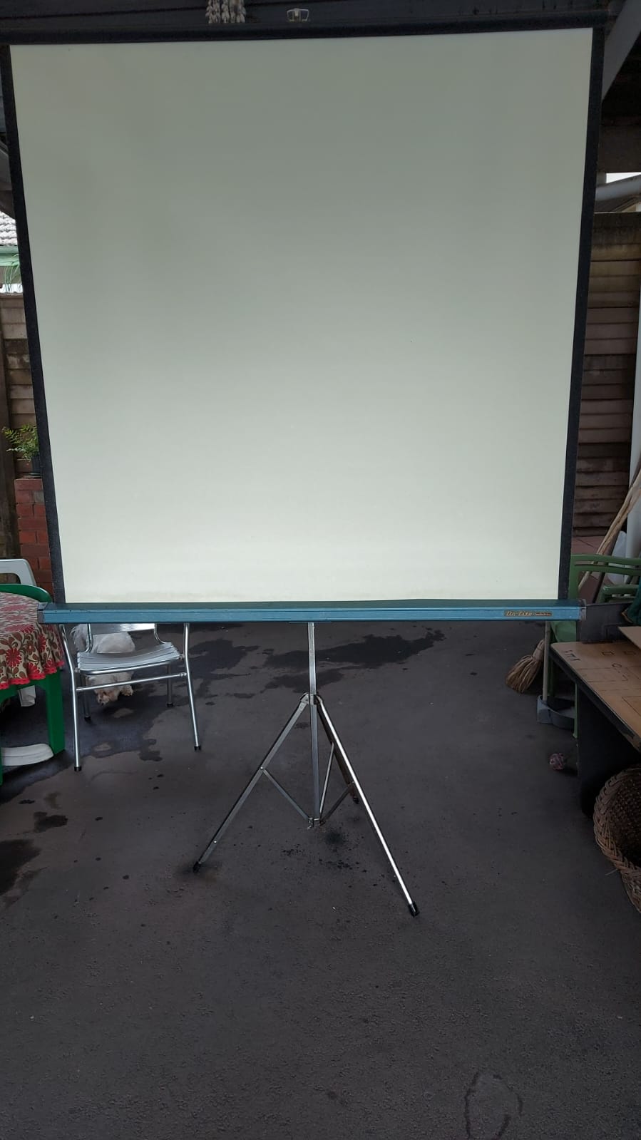 Projector Screen on Stand  – Large Projector Screen on Stand  – Large