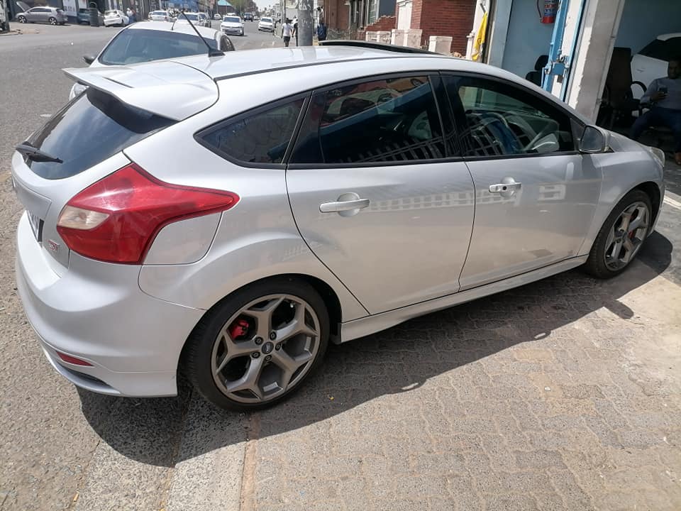 2013 Ford Focus 2.0 ST Hatchback Sunroof leather seat
