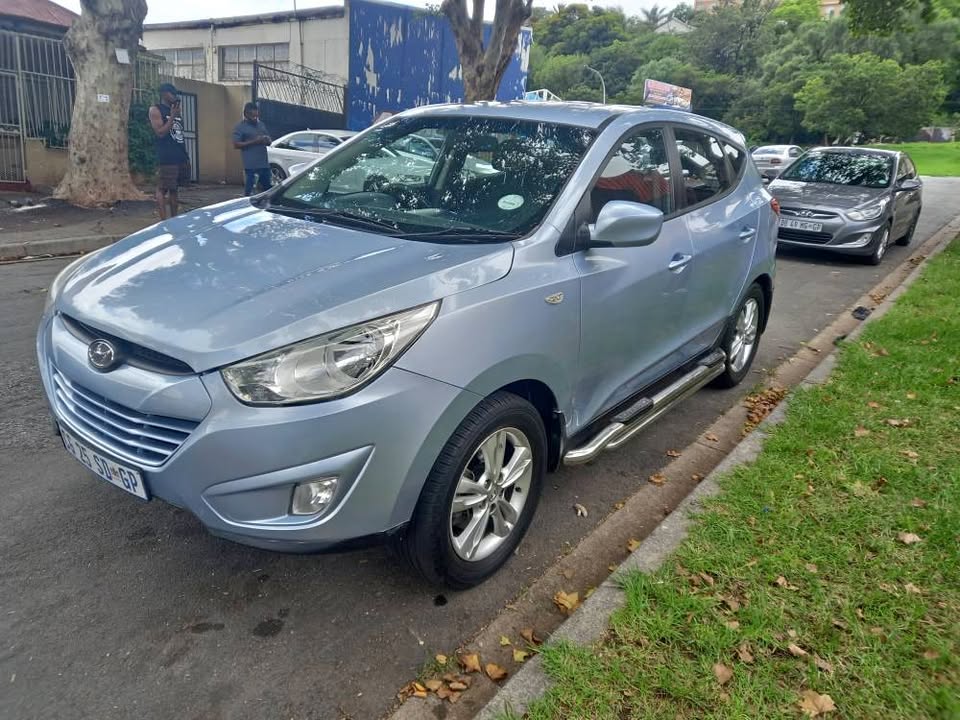 2013 Hyundai ix35 SUV 2.0 Petrol, Manual Transmission, Blue color, Mileage 92,000kms