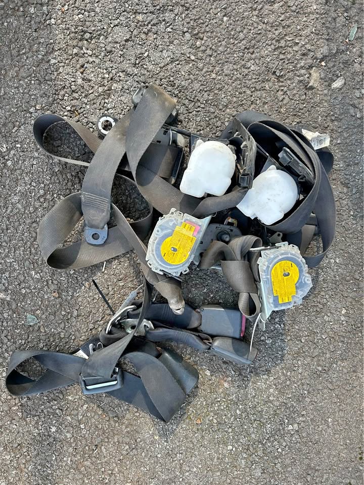 Toyota Etios Safety Belts And Clips - Private Seller Toyota Etios Safety Belts And Clips - Private Seller