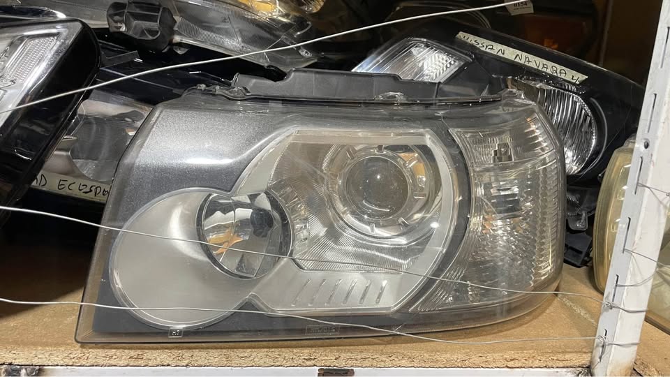 Land Rover Freelander 2 headlight - Private Seller Land Rover Freelander 2 headlight - Private Seller