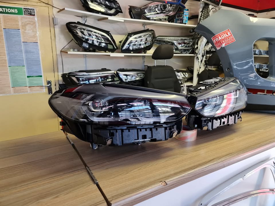 2021 BMW X3 G01 XENON HEADLIGHTS LEFT AND RIGHT FOR SALE ALMOST BRAND NEW - Private Seller 2021 BMW X3 G01 XENON HEADLIGHTS LEFT AND RIGHT FOR SALE ALMOST BRAND NEW - Private Seller