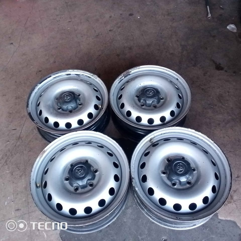 Toyota Hilux rims size 17 - Private Seller