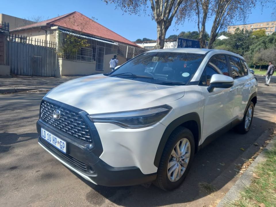 2023 Toyota corolla cross 1.8 XI Petrol, Automatic, White, 14000kms Keyless, Service book