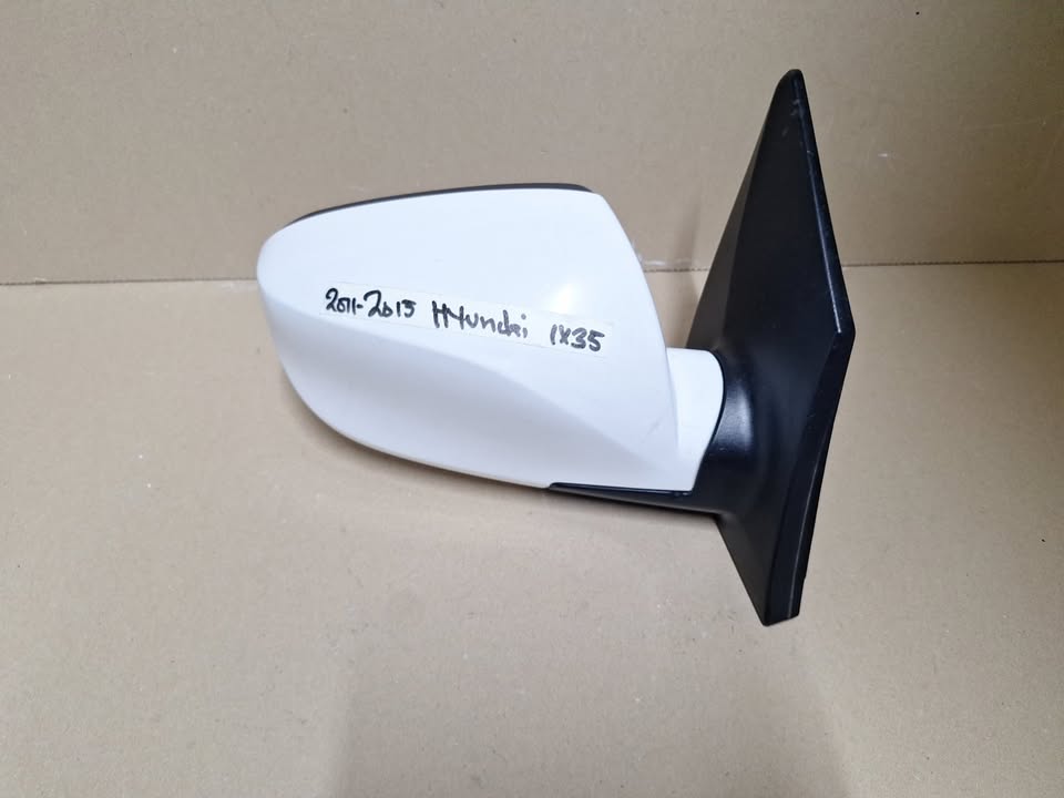 Hyundai ix35 LHS Electric Mirror (2011 - 2015) - Private Seller