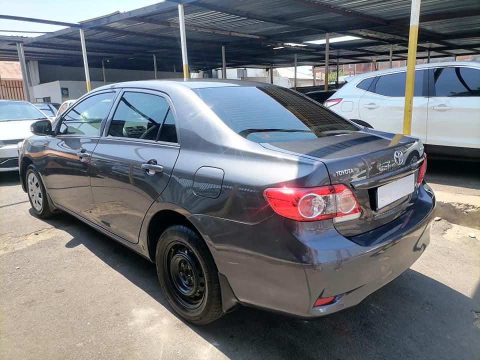 2013 Toyota Professional 1.6 Sedan with a leather seat and Spare key