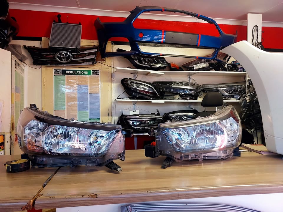 2020 TOYOTA HILUX GD6 HEADLIGHTS LEFTSIDE AND RIGHTSIDE FOR SALE SUPER CLEAN - Private Seller 2020 TOYOTA HILUX GD6 HEADLIGHTS LEFTSIDE AND RIGHTSIDE FOR SALE SUPER CLEAN - Private Seller