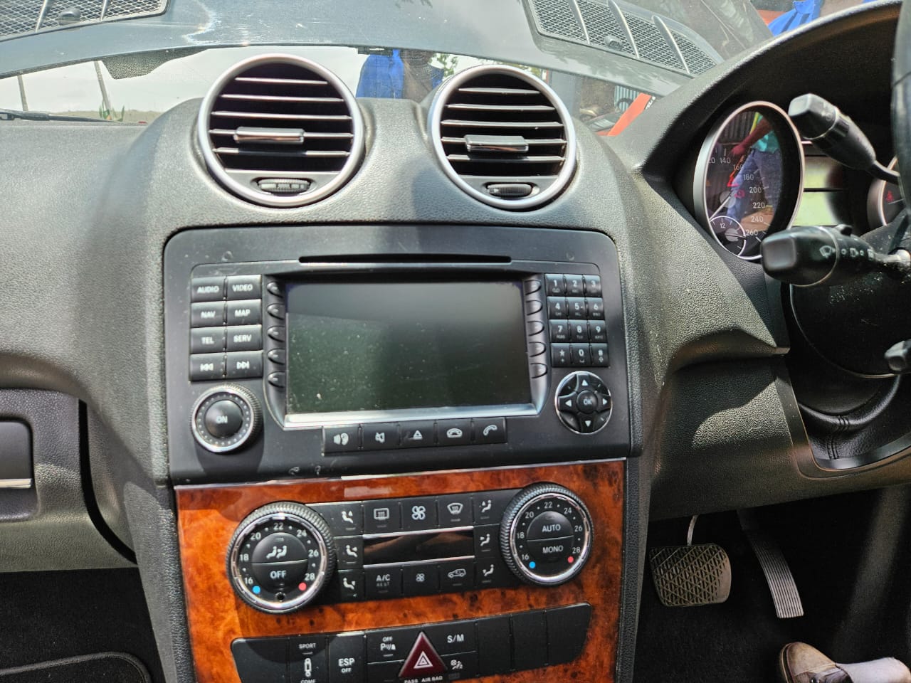 Benz ML320 preface dashboard controls for sale - Private Seller Benz ML320 preface dashboard controls for sale - Private Seller