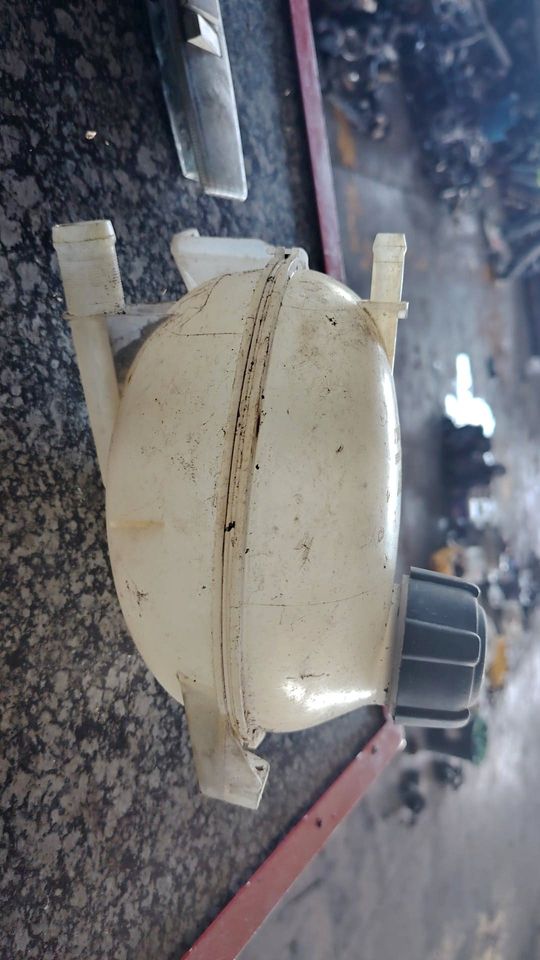 Renault Sandero coolant bottle - Private Seller Renault Sandero coolant bottle - Private Seller
