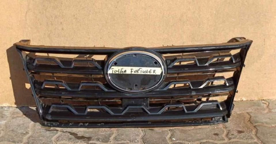 Toyota Fortuner main Grill Call or dm - Private Seller Toyota Fortuner main Grill Call or dm - Private Seller