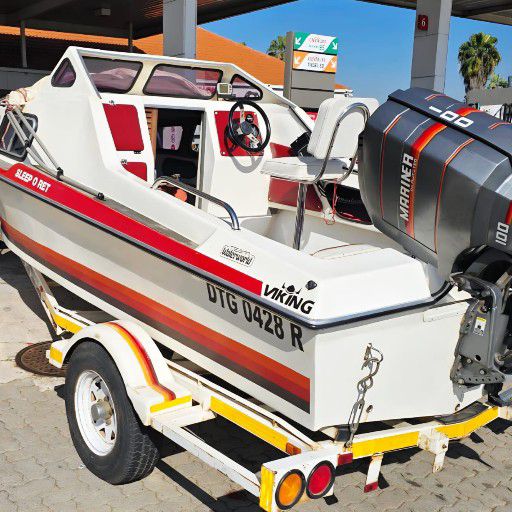 Cabin Cruiser 17ft Mariner 100hp Autolube