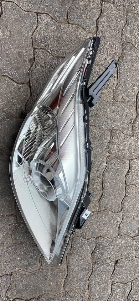 Mazda 5 headlight 2008 - Private Seller Mazda 5 headlight 2008 - Private Seller