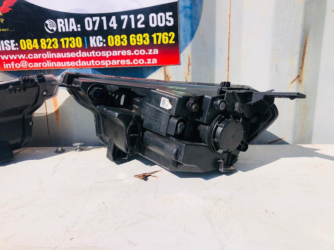 Kia Sonet left and right side headlight (2019) - Private Seller Kia Sonet left and right side headlight (2019) - Private Seller
