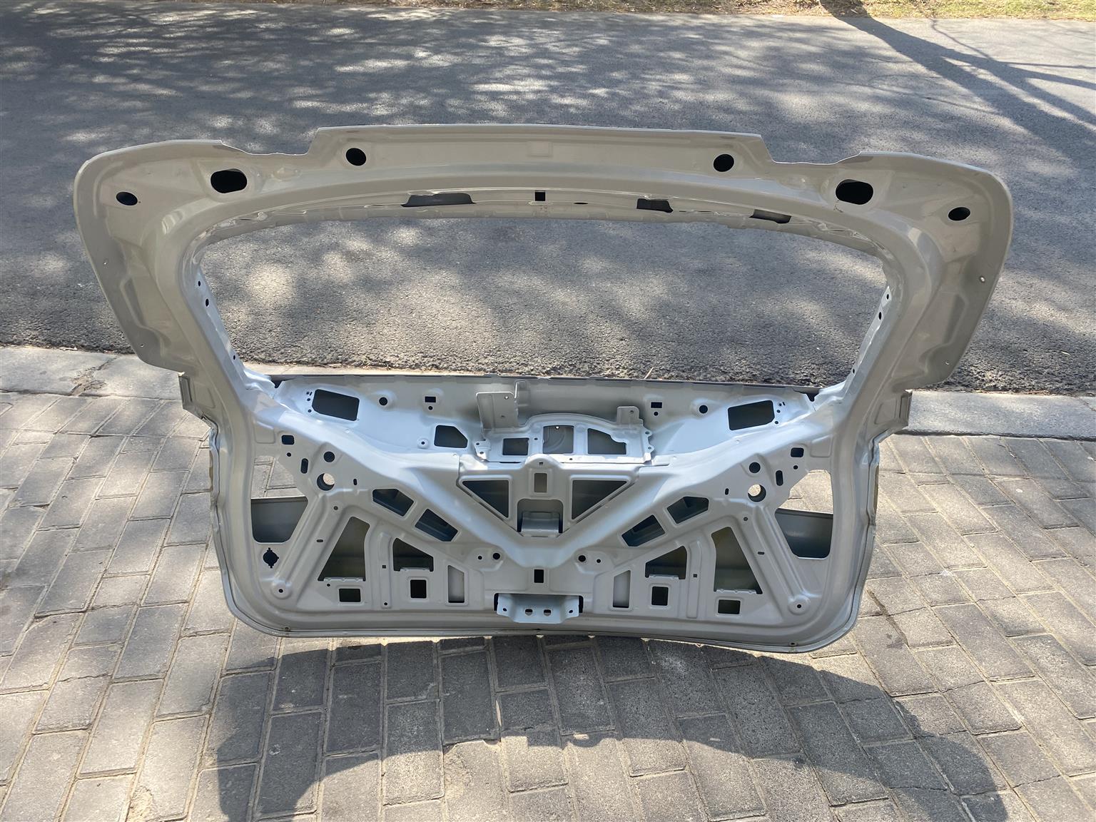 2017 BMW X1 TAILGATE SHELL FOR SALE. IN EXCELLENT CONDITION - Private Seller