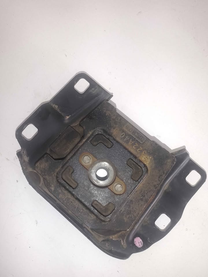 GEARBOX MOUNTING VOLVO S40 1.8 2010 FOR SALE DELIVERY AVAILABLE COUNTRY WIDE - Private Seller GEARBOX MOUNTING VOLVO S40 1.8 2010 FOR SALE DELIVERY AVAILABLE COUNTRY WIDE - Private Seller