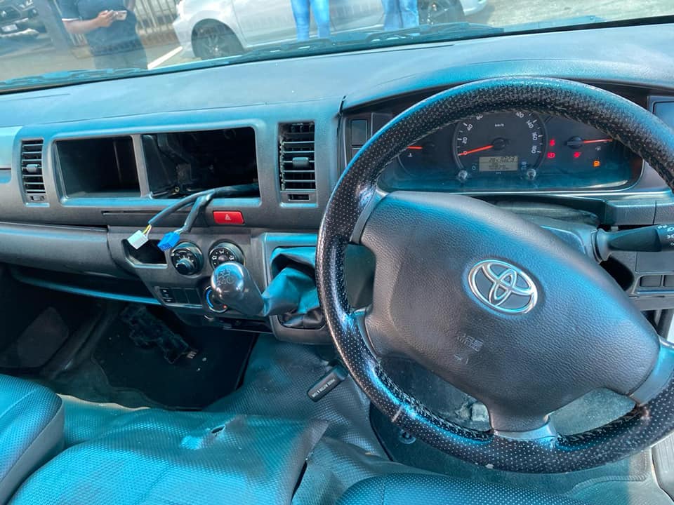 202O TOYOTA QUANTUM 2.4 16 SEATER MANUAL