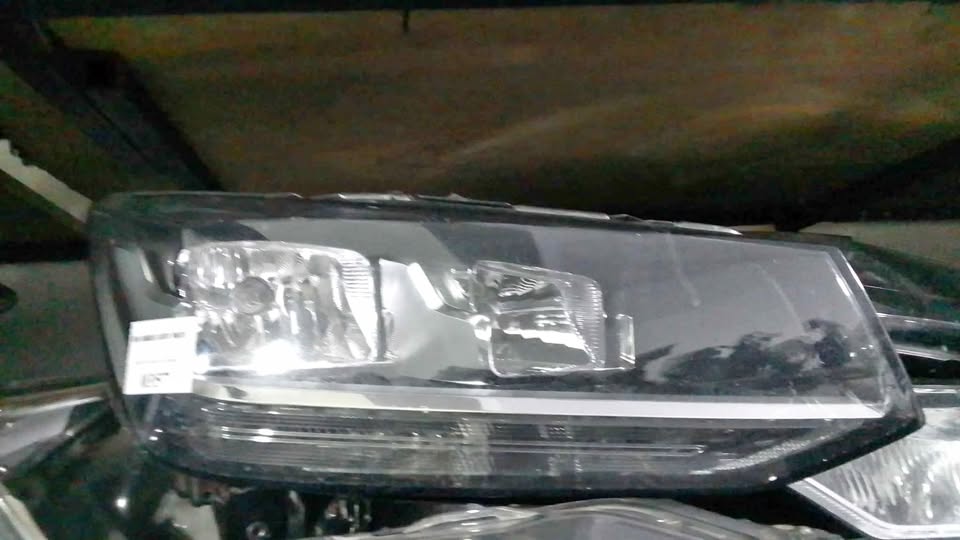 Audi Q2 headlight - Private Seller Audi Q2 headlight - Private Seller