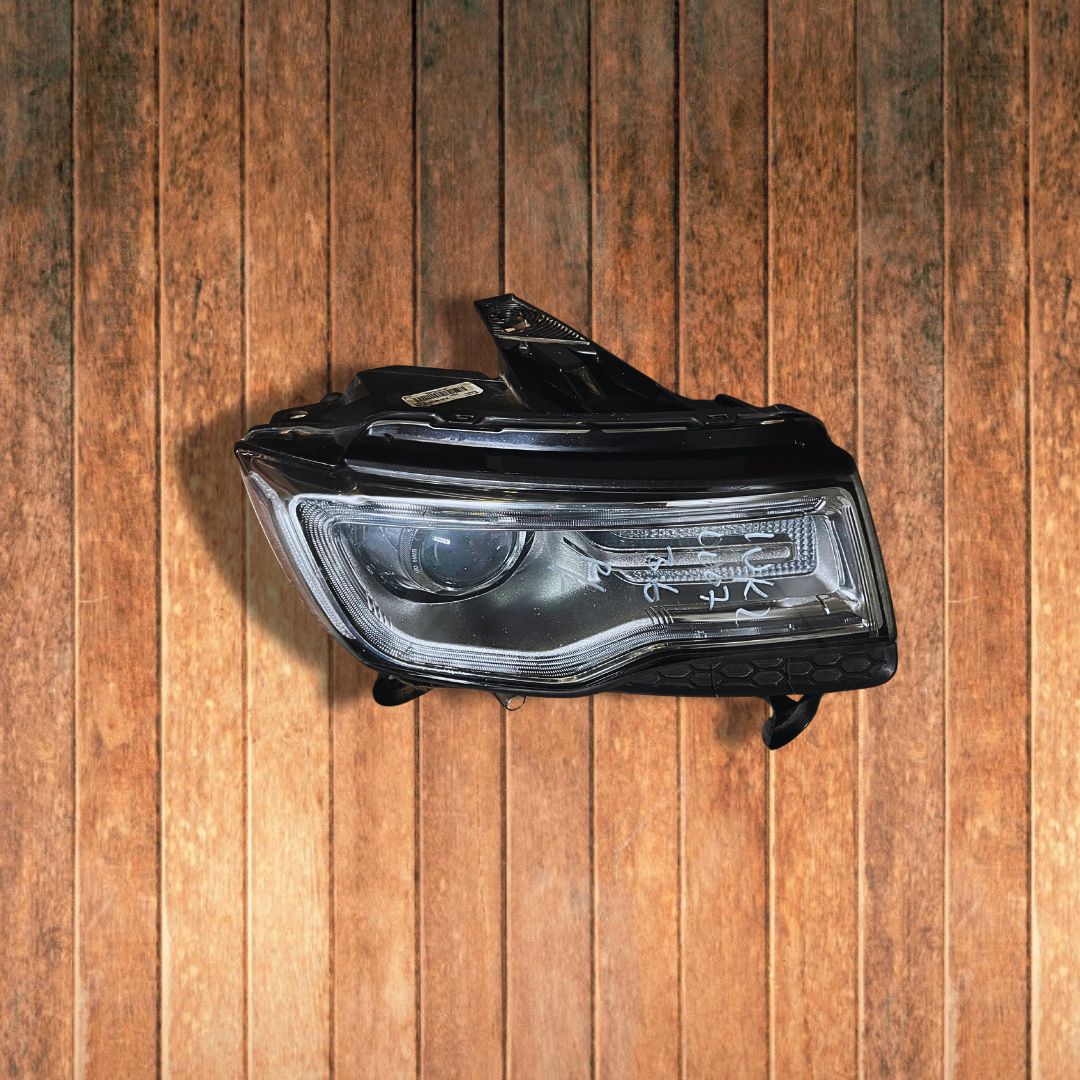 3.6 Jeep Grand Cherokee Wk2 Front Headlight - Private Seller 3.6 Jeep Grand Cherokee Wk2 Front Headlight - Private Seller