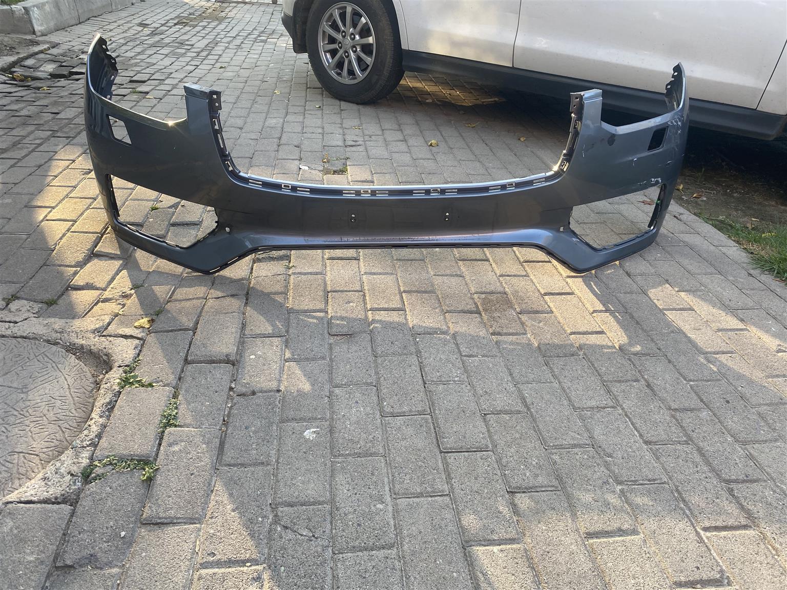2017 VOLVO XC90 FRONT BUMPER FOR SALE. IN PRISTINE CONDITION - Private Seller