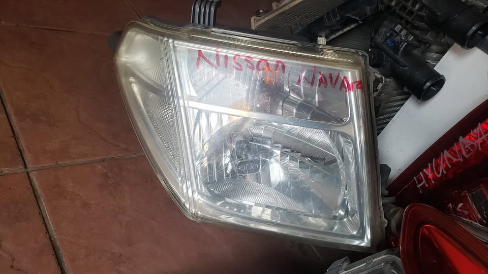 Nissan Navara headlight - Private Seller Nissan Navara headlight - Private Seller