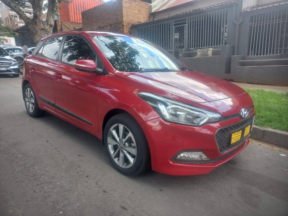 2016 HYUNDAI i20 1.4 FLUID PETROL, Automatic, Maroon Color, Mileage 80000kms