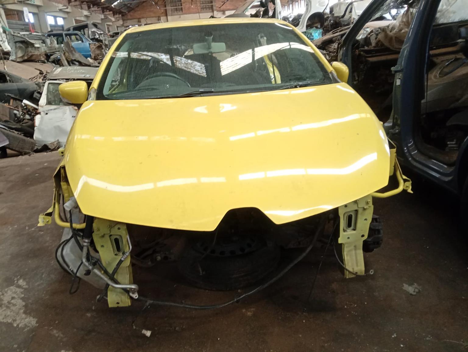 Renault Clio4 YELLOW for parts - Private Seller Renault Clio4 YELLOW for parts - Private Seller