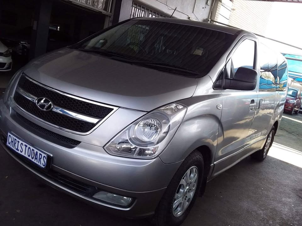 2015 Hyundai H-1 9-seater automatic 2015