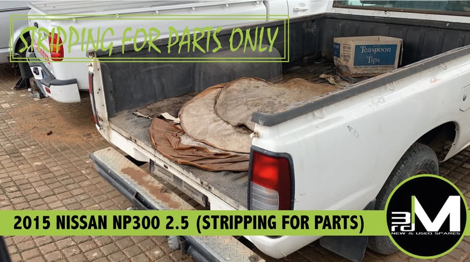 2015 NISSAN NP300 2.5 (STRIPPING FOR PARTS)