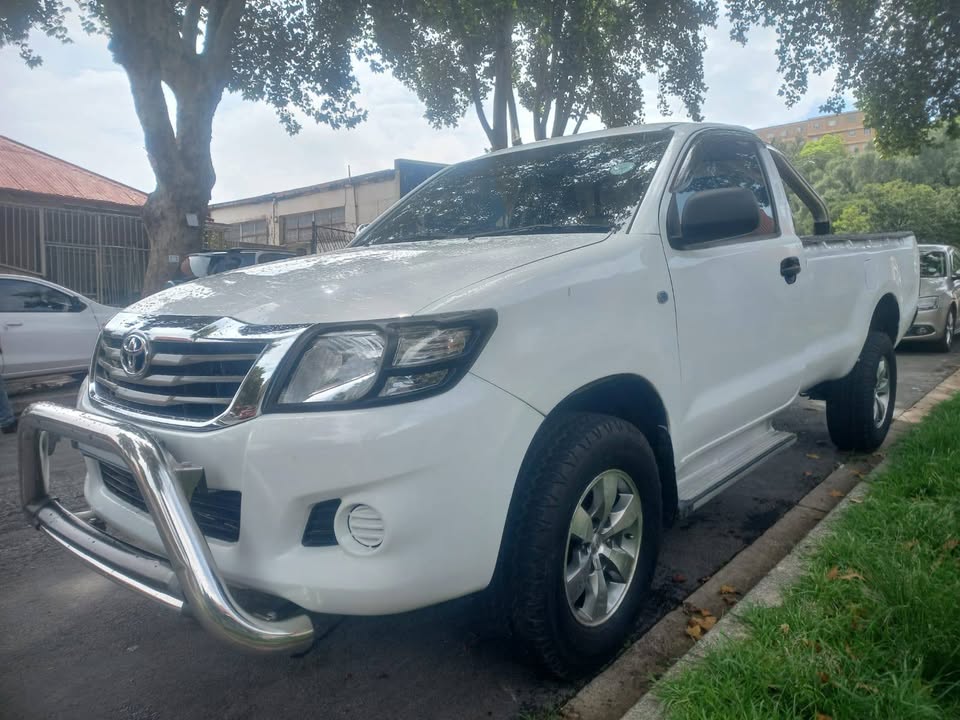 2016 Toyota Hillux Single Cab 2.5 D4D Diesel, Manual, white color, Mileage 98000kms,