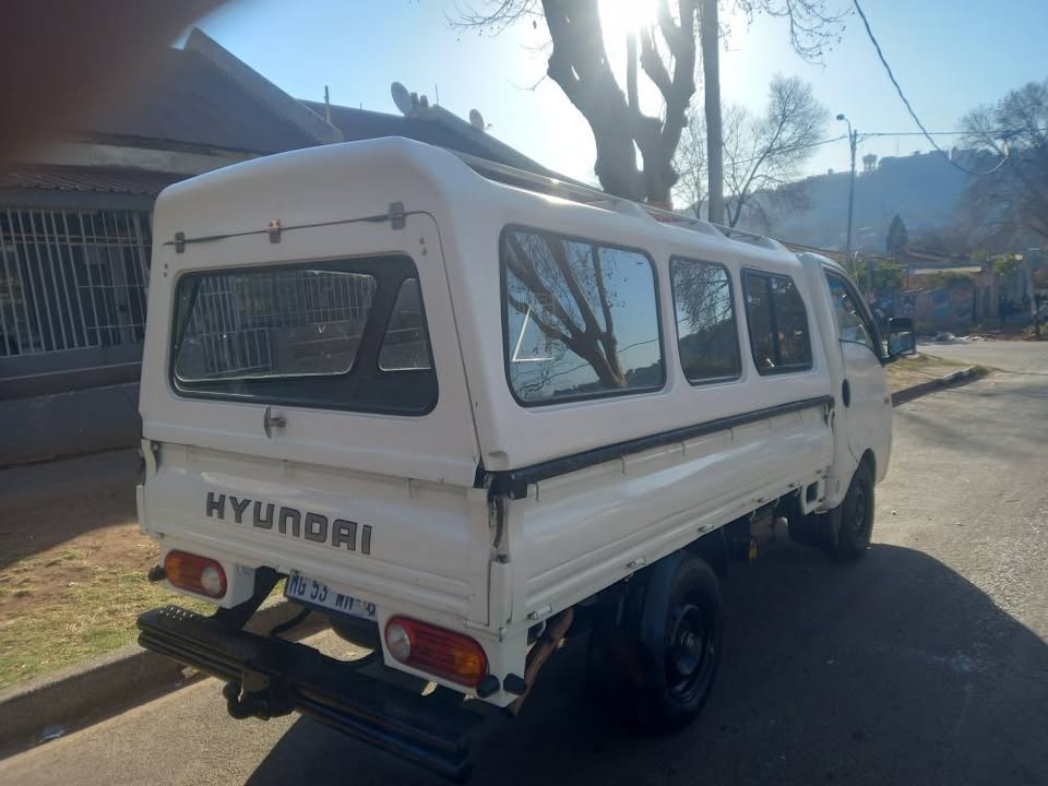 2015 Hyundai H100 2.6 Diesel, Manual, White, Canopy, 150000kms