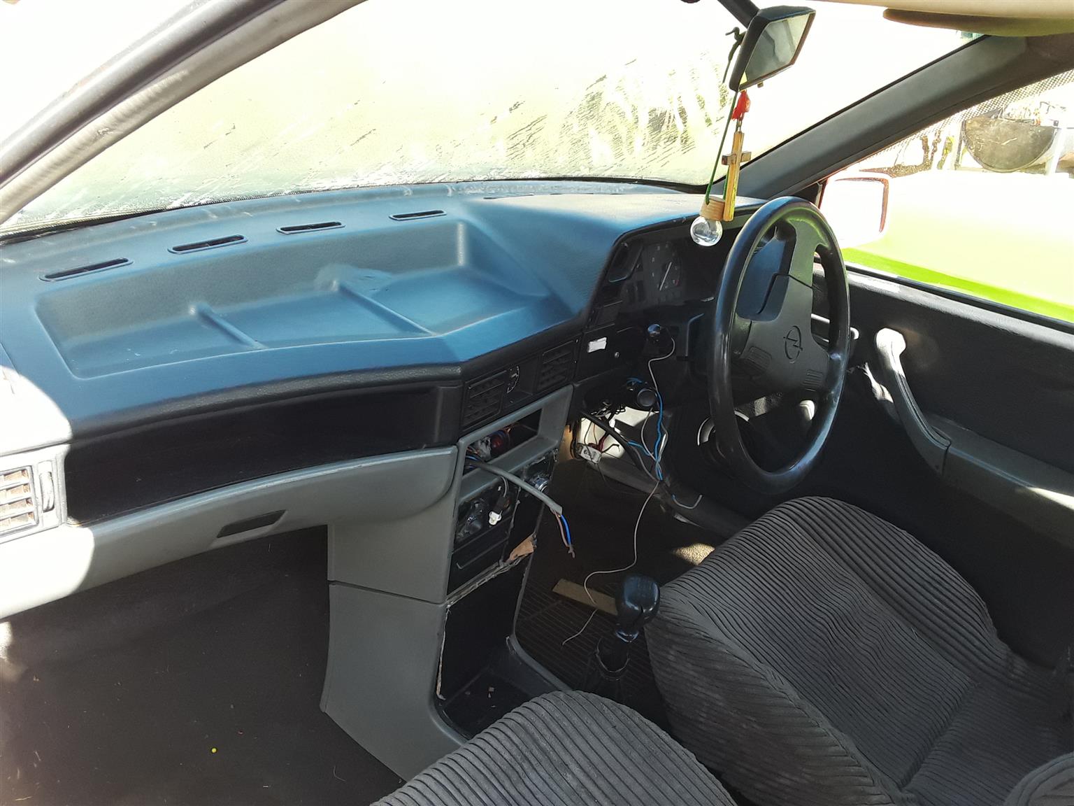 OPEL MONZA 1.8 STRIPPING FOR SPARES - Private Seller
