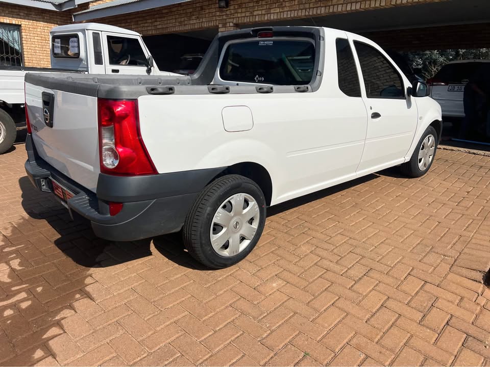 2021 Nissan Np200 1.6i with 76 000 on the clock fsh with spare key