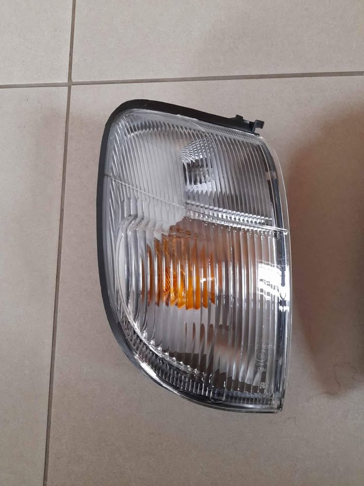 NISSAN HARDBODY 2002 ONWARDS BRAND NEW CORNER LIGHTS FORSALE PRICE: