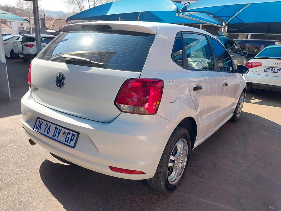 2020 VOLKSWAGEN POLO VIVO 1.4  HATCH BACK  WHITE COLOR MANUEL PETROL PRICE