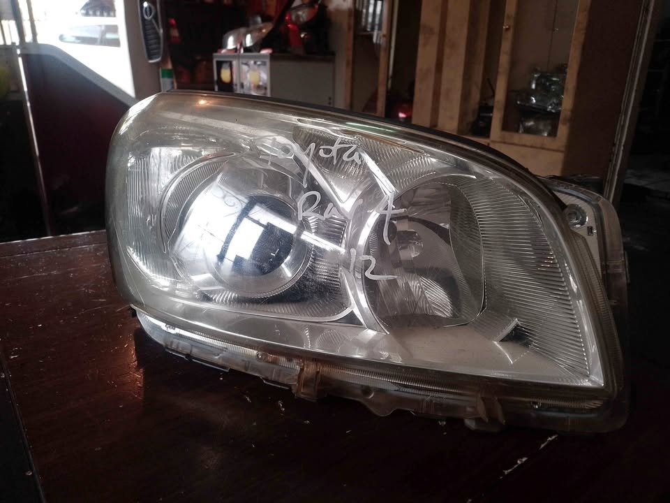 TOYOTA RAV 4 12 RIGHT XENON HEADLIGHT AVAILABLE DELIVERY AVAILABLE COUNTRY WIDE - Private Seller TOYOTA RAV 4 12 RIGHT XENON HEADLIGHT AVAILABLE DELIVERY AVAILABLE COUNTRY WIDE - Private Seller