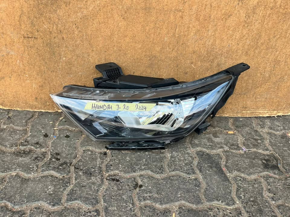 2024 Hyundai i20 Grand Headlight - Private Seller 2024 Hyundai i20 Grand Headlight - Private Seller