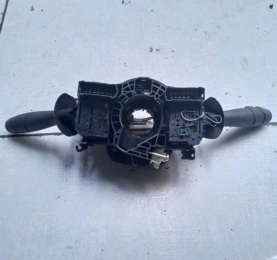 NISSAN INTERSTAR COMPLETE CLOCKSPRING WITH INDICATOR SWITCHES - Private Seller NISSAN INTERSTAR COMPLETE CLOCKSPRING WITH INDICATOR SWITCHES - Private Seller