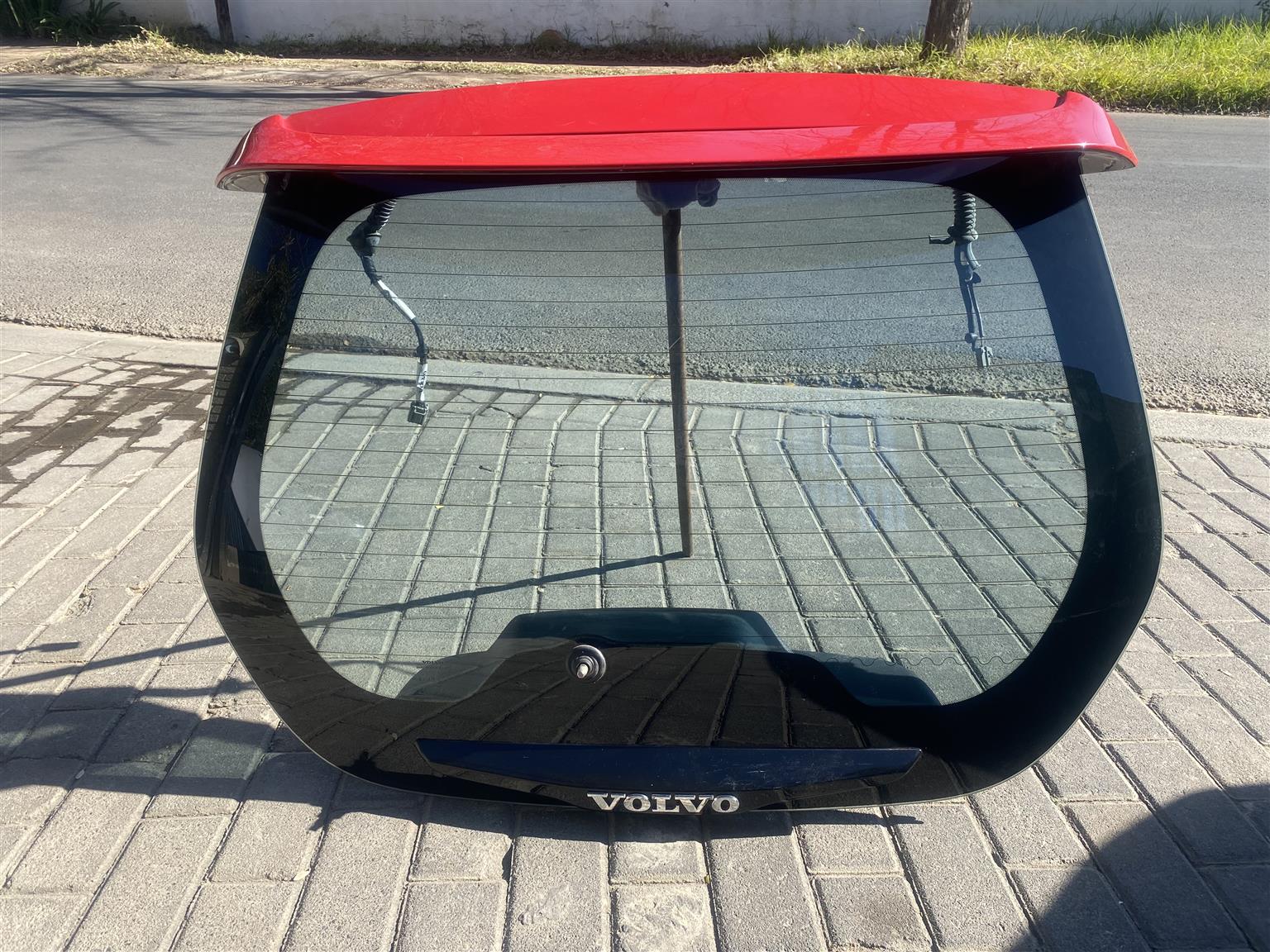 2013 VOLVO C30 COMPLETE TAILGATE FOR SALE. IN PRISTINE CONDITION
