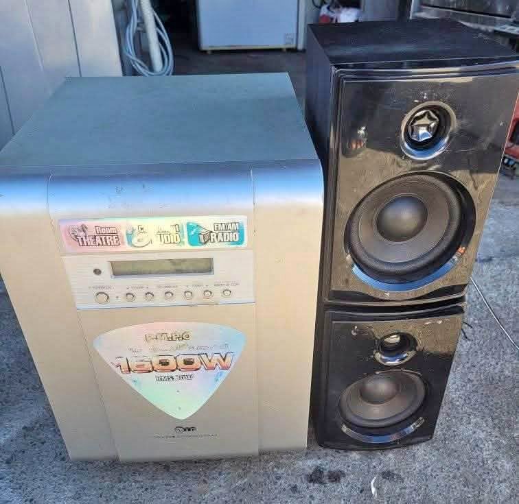 Subwoofer + 2speakers 1600w Subwoofer + 2speakers 1600w
