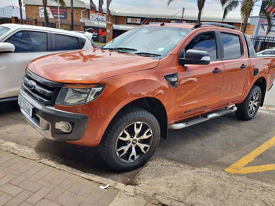 2013 FORD RANGER 3.2 WILTRAK REVERSE CAMERA AND SENSOR, 105000km MANUAL