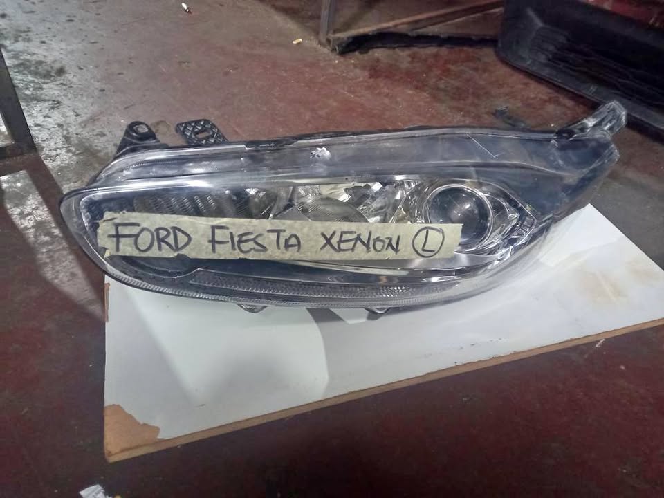Ford Fiesta Headlight Xenon Left Side - Private Seller Ford Fiesta Headlight Xenon Left Side - Private Seller