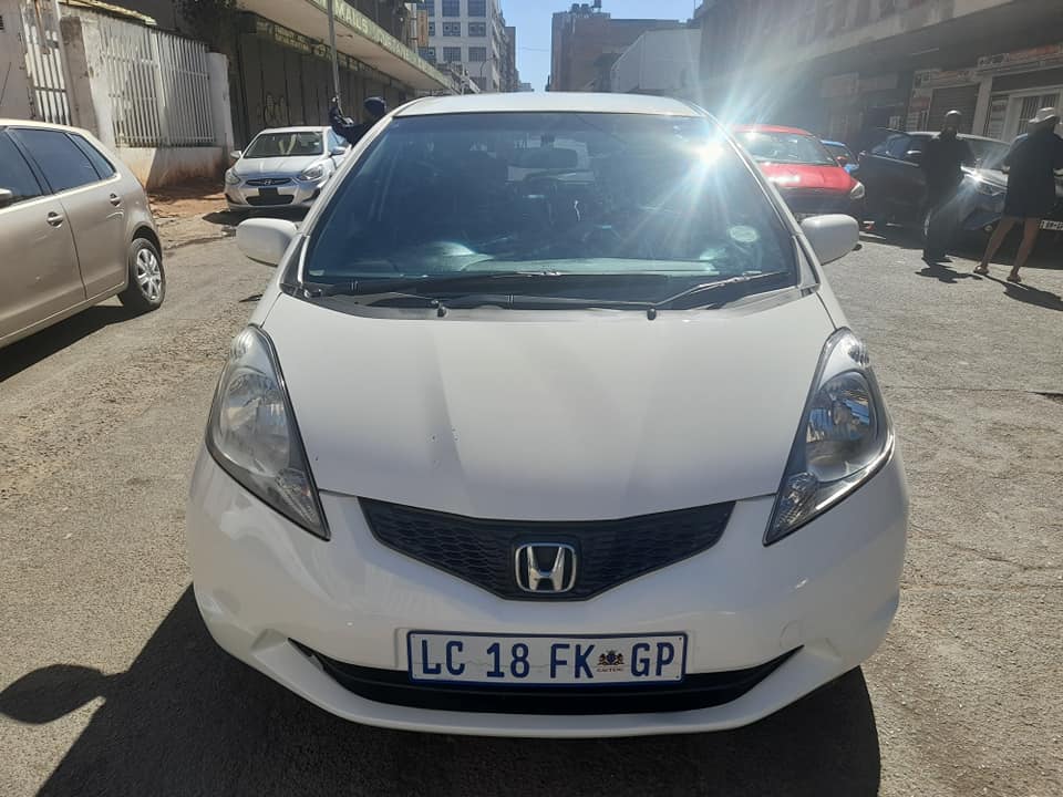 2009 HONDA JAZZ 1.3 AUTOMATIC EXCELLENT CONDITION CONTACT LEON ON