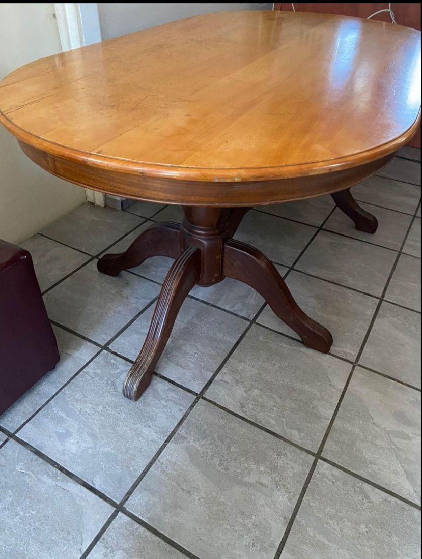 Imbua and yellowood table antique table very Good condition Imbua and yellowood table antique table very Good condition