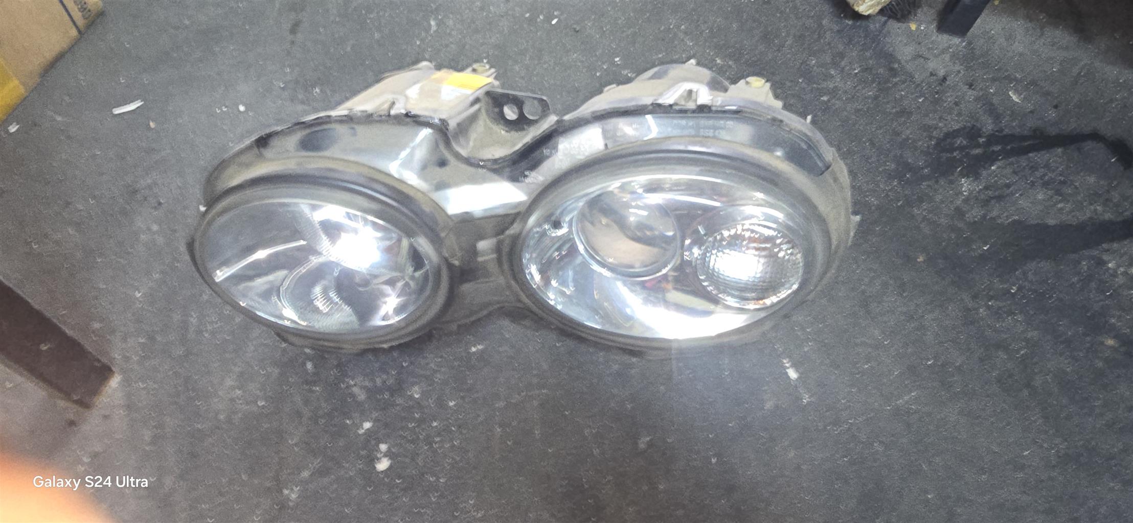 Jaguar Xtype X400 2.1 Petrol Right and Left Headlight in good condition. - Private Seller