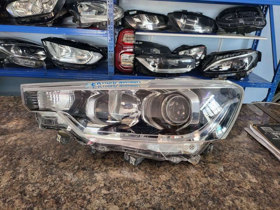 Suzuki Ertiga/ Toyota Romion left headlight for sale - Private Seller
