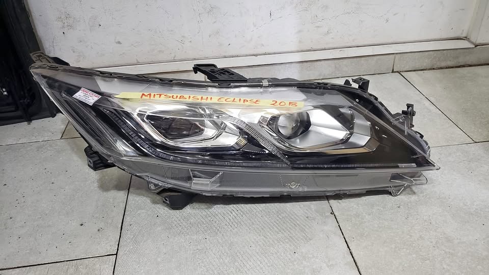Mitsubishi Eclipse 2018 Headlight - Private Seller Mitsubishi Eclipse 2018 Headlight - Private Seller