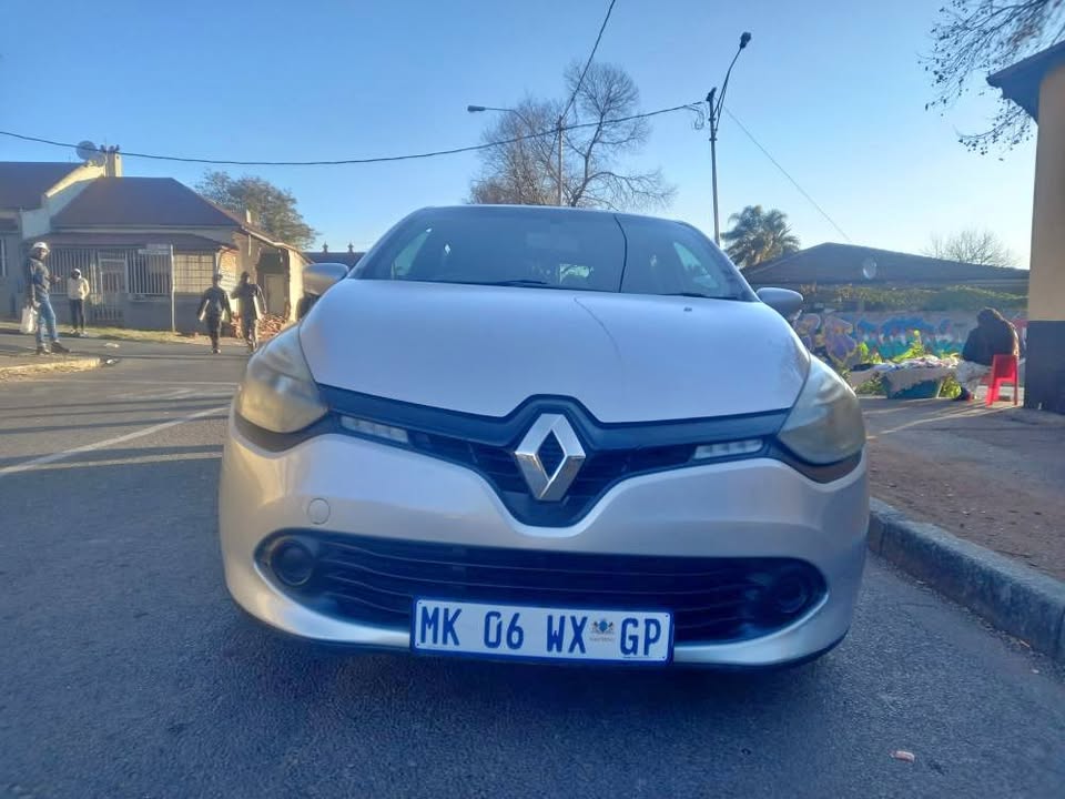 2014 RENAULT CLIO 4 900T PETROL, MANUAL, SILVER, 82000KMS