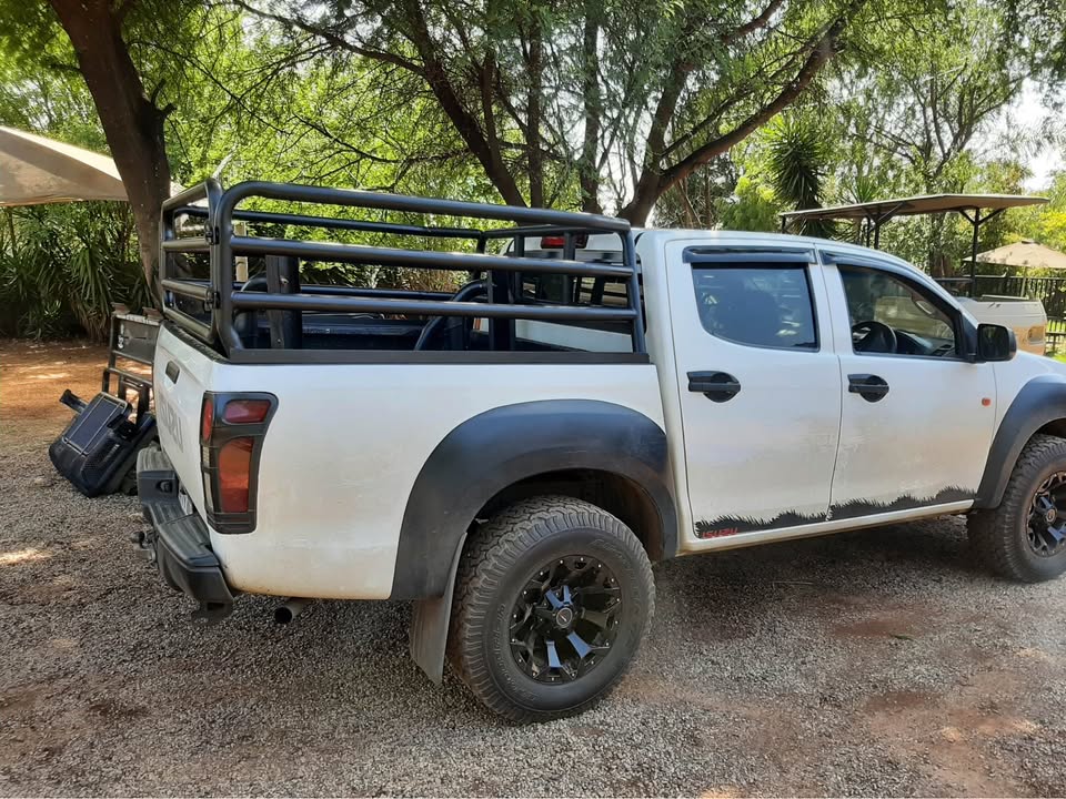 D tech Double cab CATTLE RAILS for sale | Junk Mail Marketplace