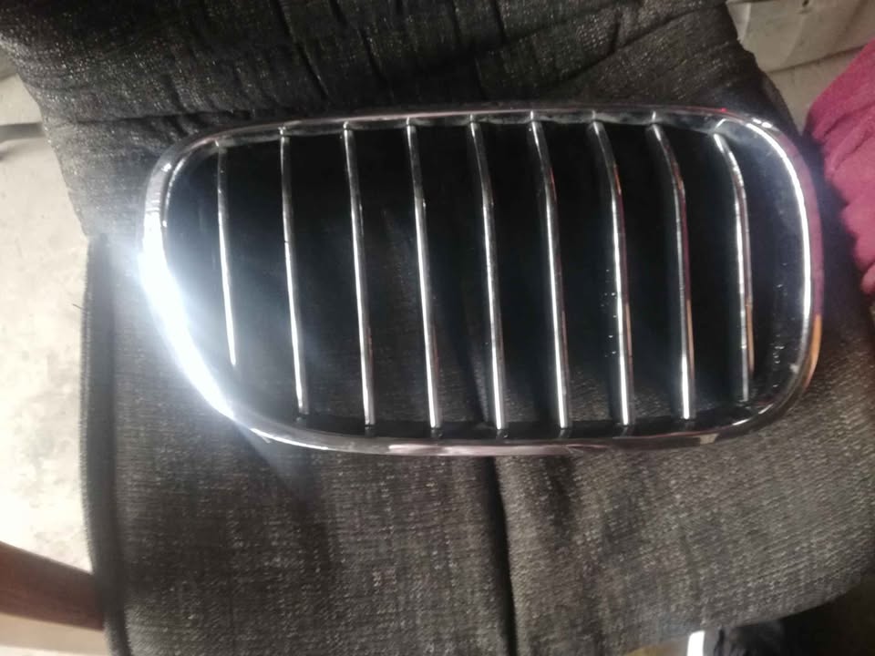 BMW 7 series right side kidney grill - Private Seller BMW 7 series right side kidney grill - Private Seller