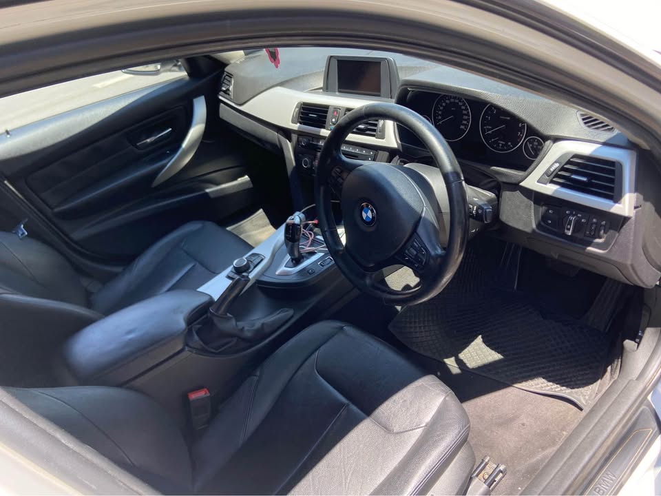 2013 BMW 320i F30